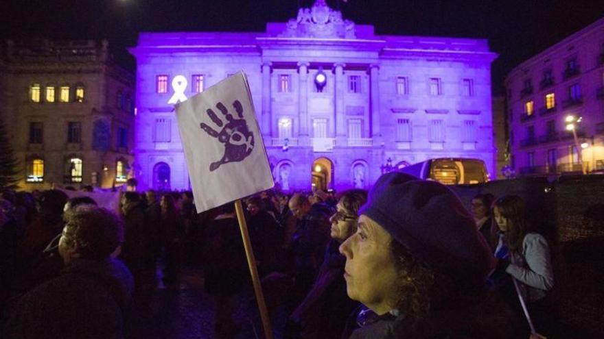 El 32% de hombres y el 24% de mujeres en España considera que forzar a la pareja no es violación