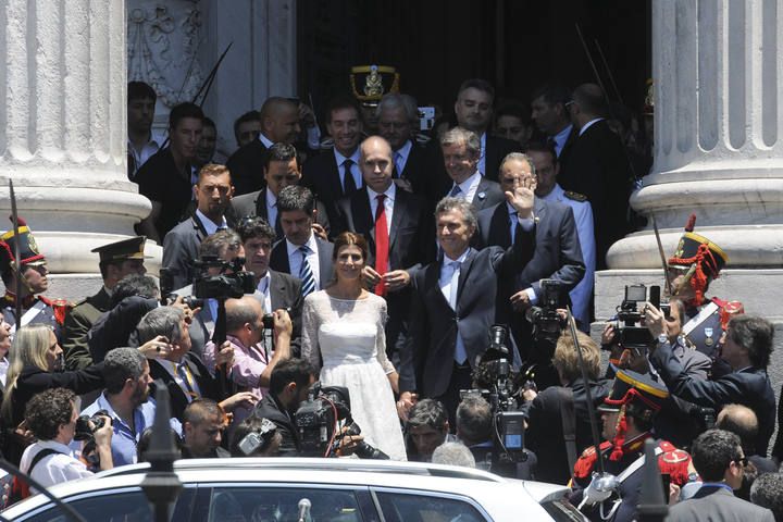 Macri jura como nuevo presidente de Argentina