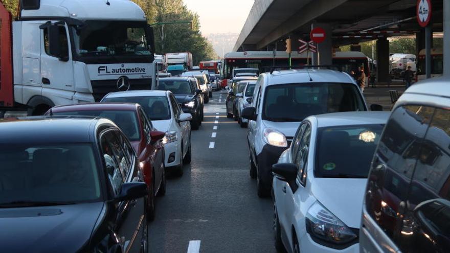 Vehicles circulant a Barcelona