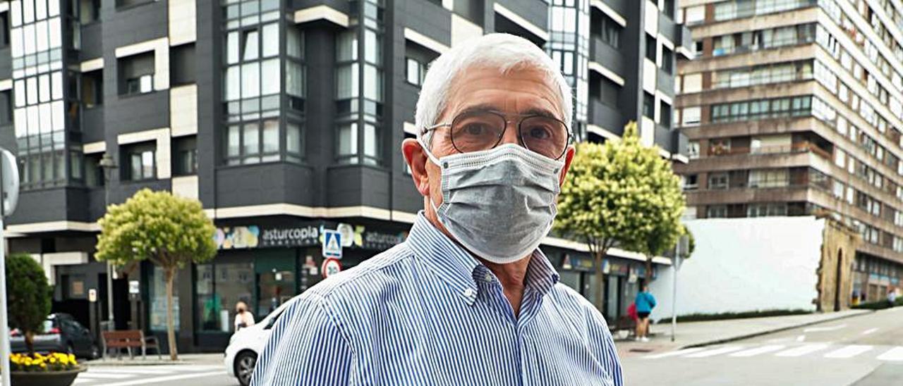 José Ignacio López, en la calle González Abarca de Avilés. | Mara Villamuza