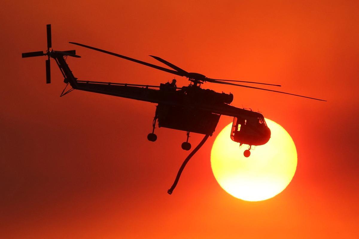 Lucha sin tregua contra el fuego en Hemet (California)