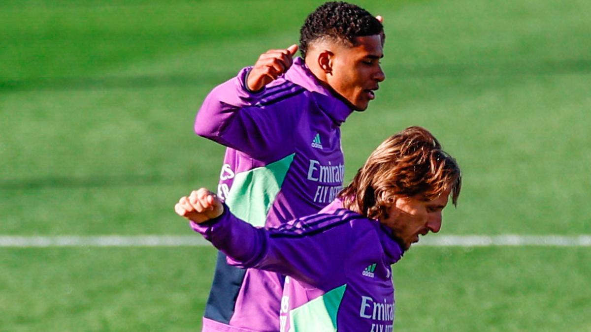 Modric regresa a una lista con cinco bajas