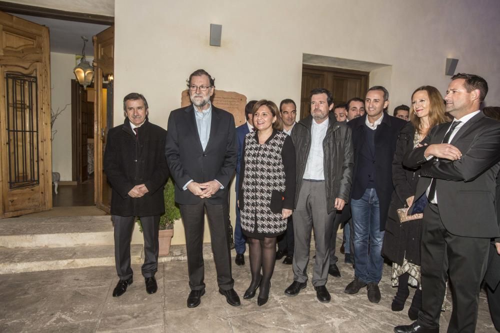 El PP agasaja a «su presidente» Rajoy por defender a «todos los españoles».