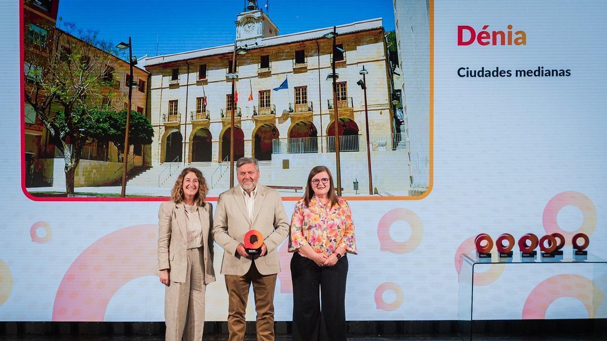 El nuevo alcalde de Dénia, Rafa Carrió, acudió a recoger la distinción