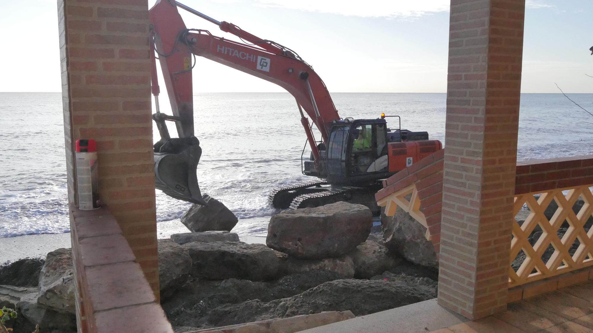 Nules no espera a Costas y actúa para proteger las viviendas de primera línea de playa