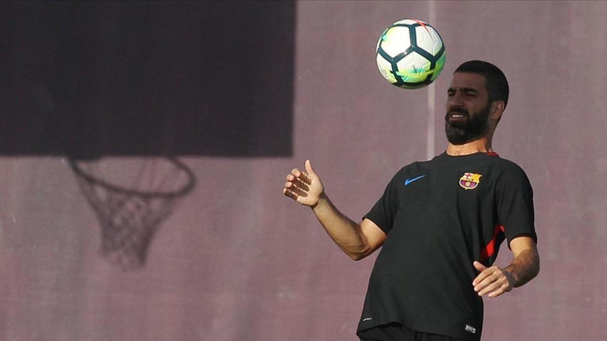 La salida de Arda, indispensable para reordenar el centro del campo del Barça