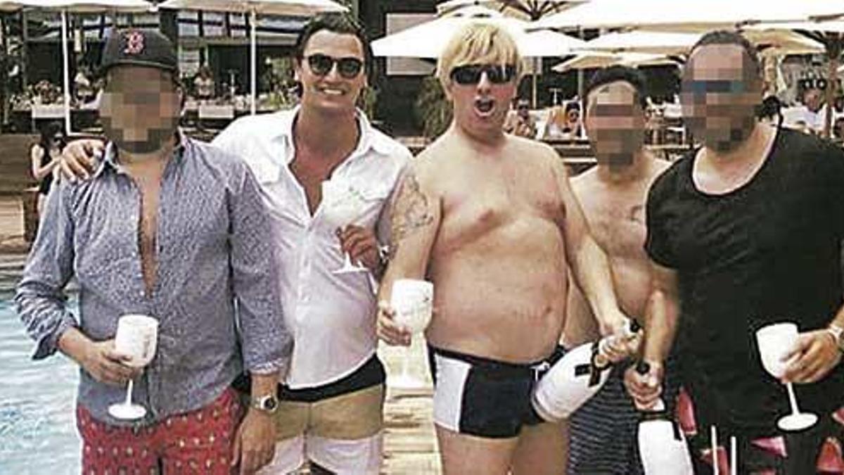 Michele Pilato, segundo por la izquierda, y Carlos García Roldán, tercero, en el Nikki Beach.