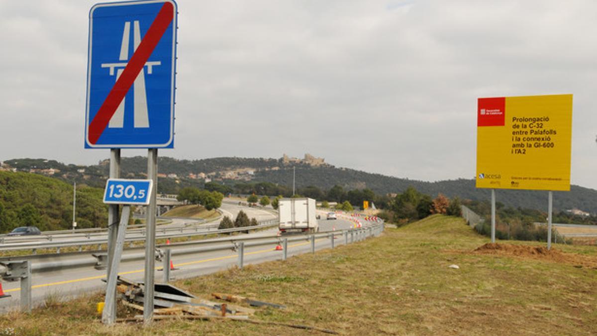 La autopista C-32 en el punto en que acaba y se convierte en dos ramales de la N-2, a la altura de Tordera.