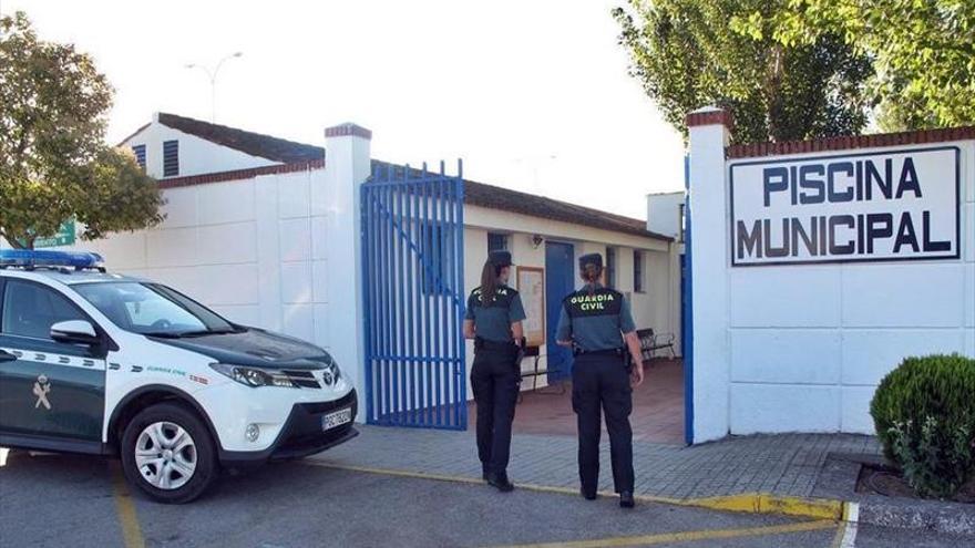 Denunciado por masturbarse en la piscina municipal ante menores