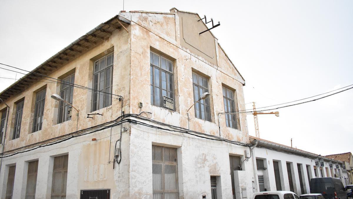 Estado actual de uno de los edificios de la Ciudad sin Ley de Petrer.