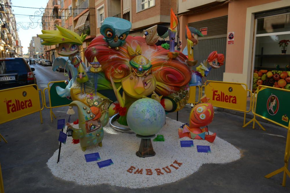 Monumentos y calles adornadas en Benetússer.