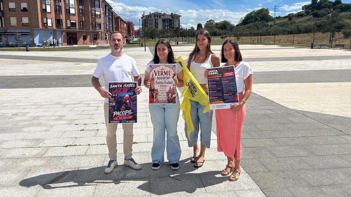 Por la izquierda, Ángel García "Cepi", Marta García, Candela García y María José Fernández.