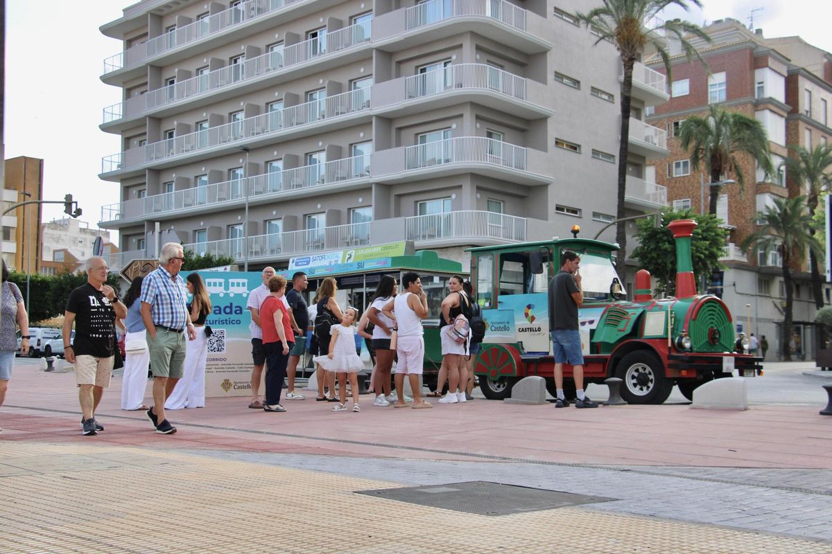 El tren turístico del distrito marítimo.