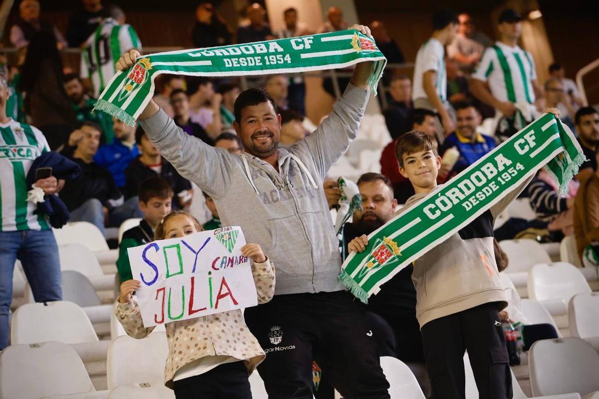 Córdoba CF-Cartagena | Las imágenes de la afición blanquiverde en El Arcángel