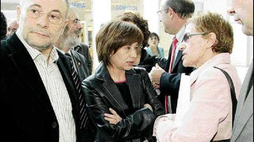 El alcalde de Ourense, Francisco Rodríguez, y la ministra de Medio Ambiente, Elena Espinosa, en un acto de la pasada campaña electoral. / iñaki osorio
