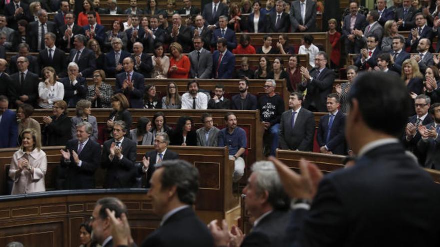 Los diputados de Unidos Podemos evitan aplaudir al Rey