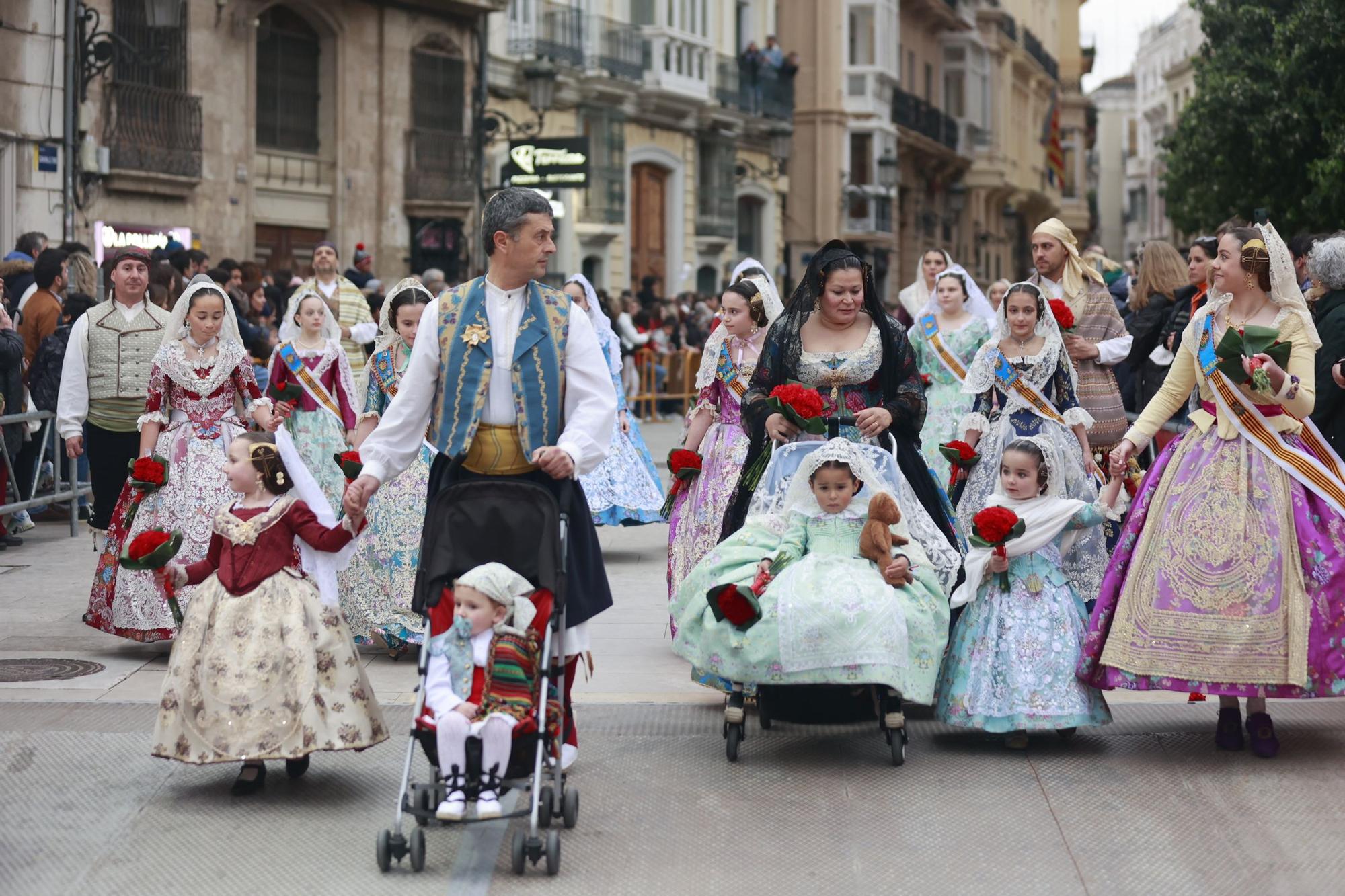 Búscate en el segundo día de ofrenda por la calle Quart (entre las 18:00 a las 19:00 horas)