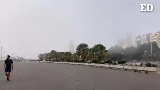 El puerto de Santa Cruz de Tenerife oculto por la niebla