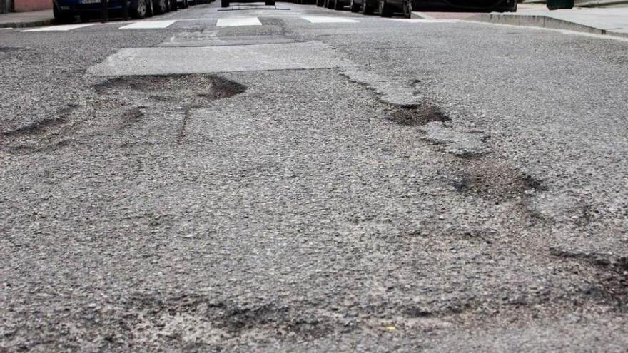 Baches en la calle Montes del Sueve.