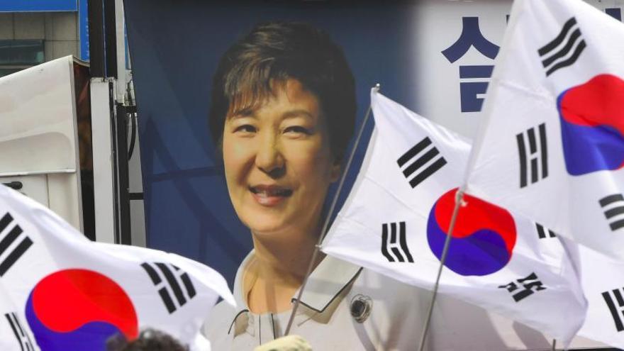 Un cartel con la imagen de la expresidenta Park Geun Hye.