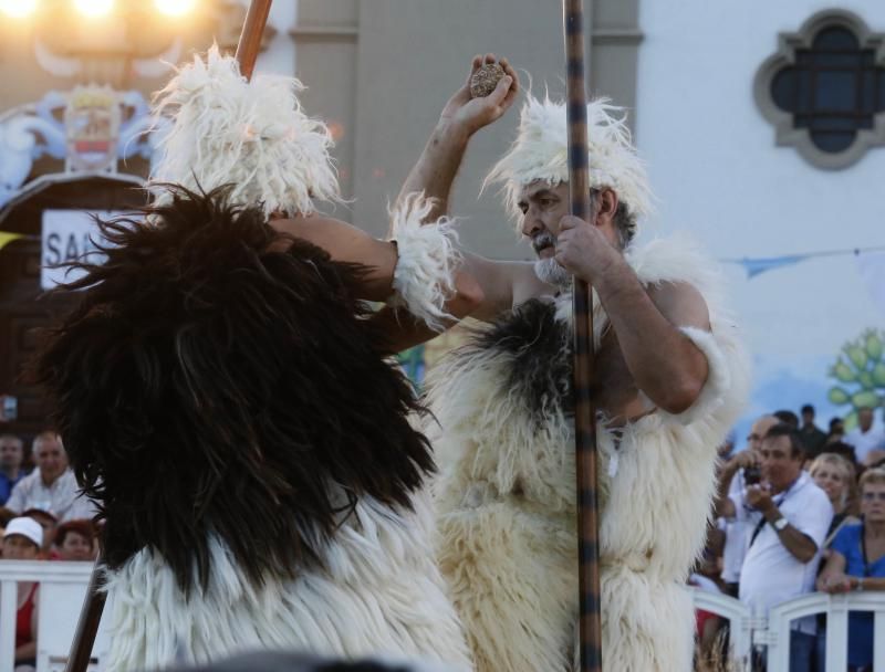 Representación del hallazgo de la Virgen de Candelaria por los guanches 2016