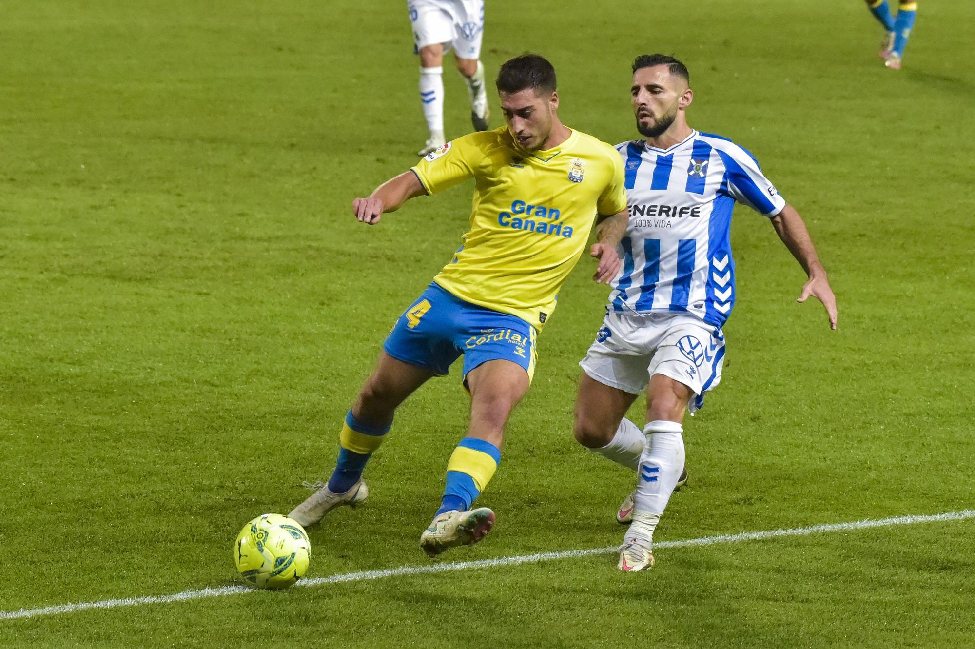 El partido del derbi UD Las Palmas - CD Tenerife, en imágenes