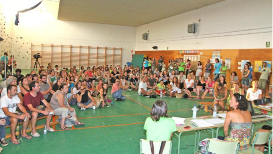 Asamblea de docentes celebrada en el instituto Algarb de Ibiza.