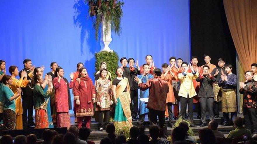 El cor Raffles Singers de Singapur va actuar en la jornada inaugural del certamen bagenc