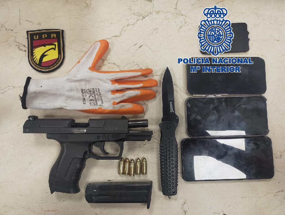 Arma intervenida en un control policial en La Palmilla.