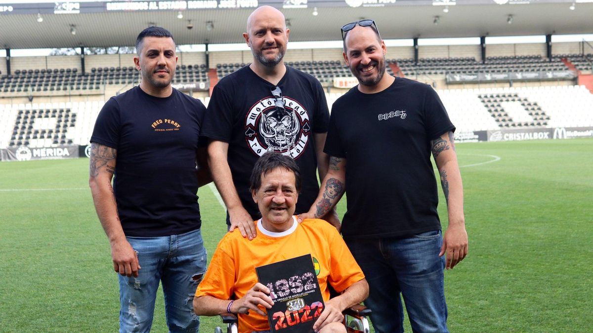 Presentación del libro 'Del orgullo de aquellas legiones: la historia de los ultras del Mérida'.