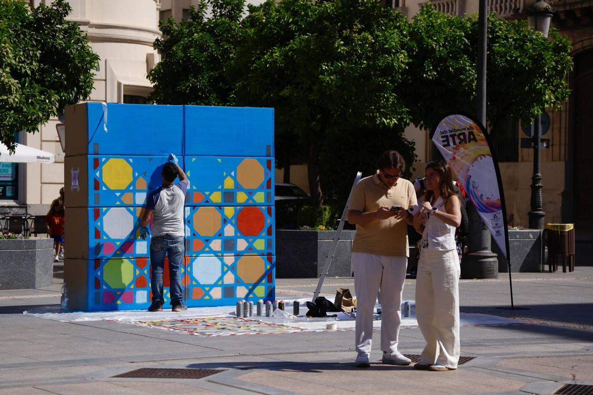 Medio centenar de artistas comparten su proceso creativo en las calles y plazas de la ciudad