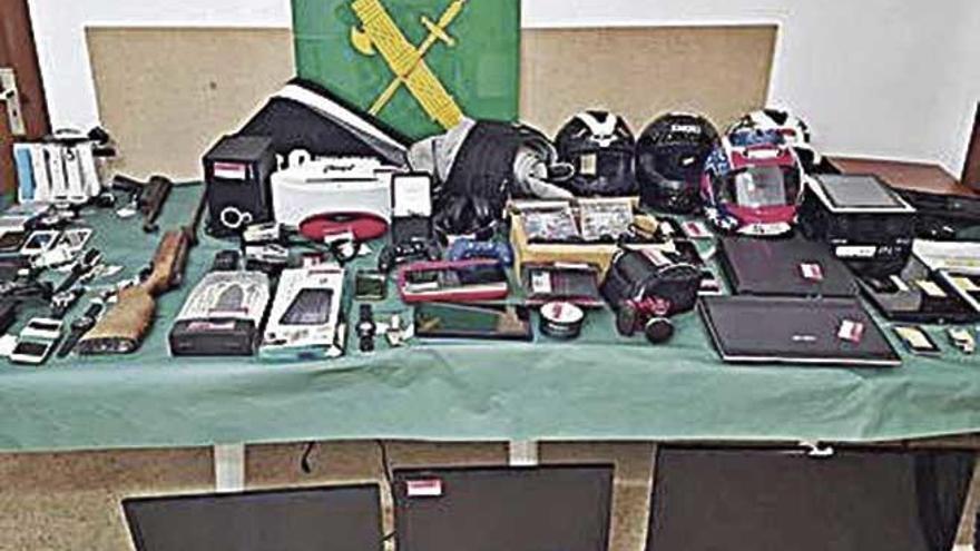 Objetos recuperados de robos, en el cuartel de la Guardia Civil de Manacor