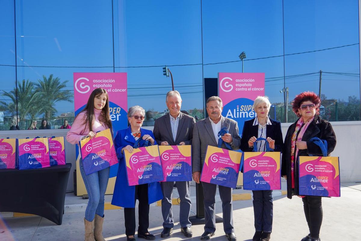 Bolsa solidaria realizada por Alimer con el fin de recaudar fondos para la lucha contra el cáncer.
