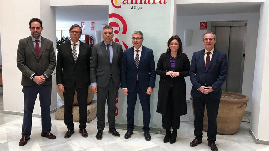 Francis Salado y Sergio Cuberos, con otros participantes en la reunión.