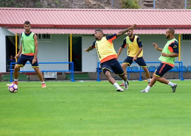 .Entrenamiento de la UD Las Palmas en Barranco ...