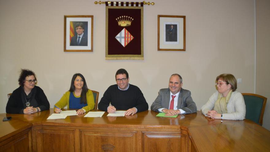 La firma del conveni s&#039;ha formalitzat a la sala de plens.