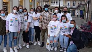 Las amigas de Samuel Luiz, junto al joven senegalés que trató de evitar la agresión