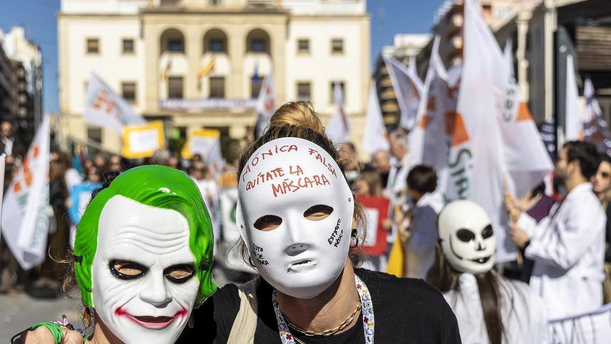 Los médicos llevan su protesta a la calle