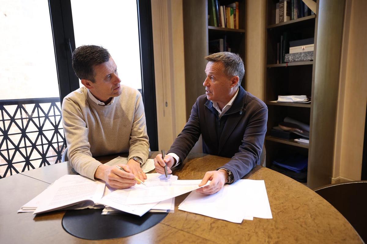 El alcalde de Burriana y el concejal de Hacienda anunciaron el calendario fiscal de 2026 con nuevas rebajas en el IBI y el ICIO.
