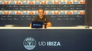 Raúl Llona, técnico de la UD Ibiza: "Tenemos que entender que hay momentos en los que hay que sufrir"
