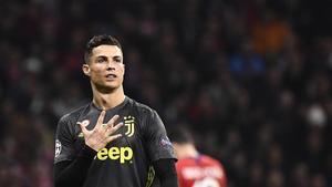 aguasch47042003 juventus  portuguese forward cristiano ronaldo gestures duri190221123249