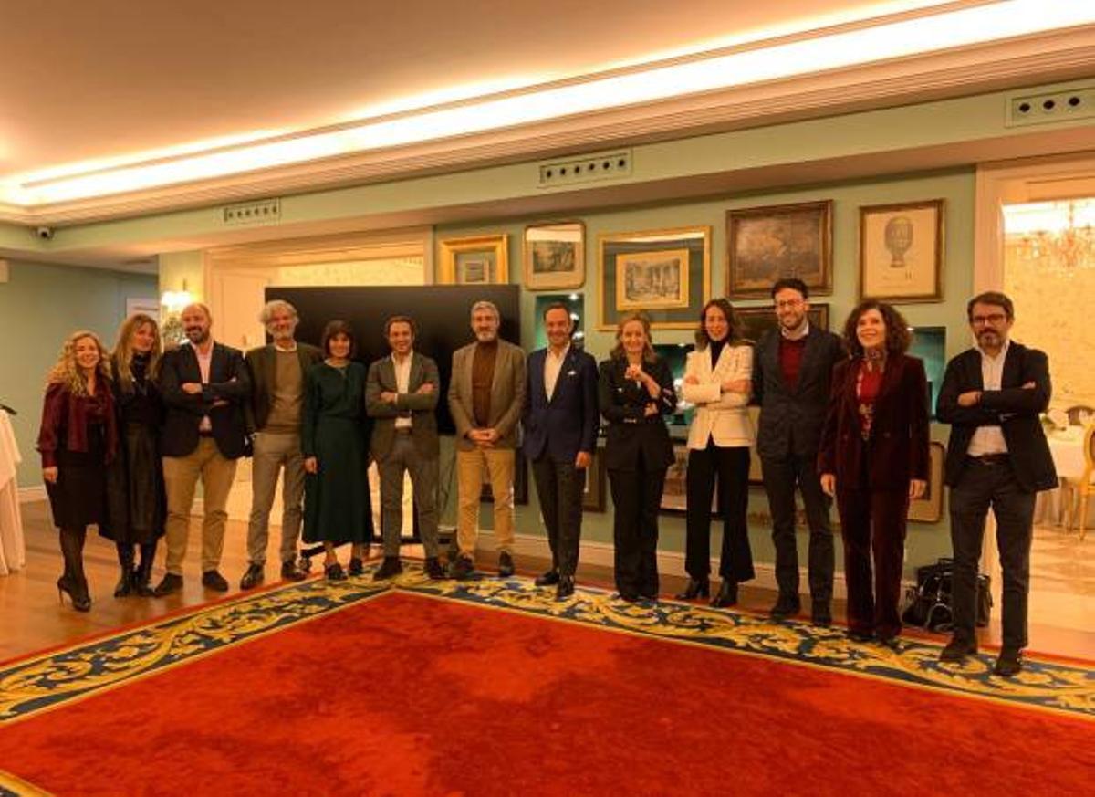Els directius de Prensa Ibérica i de les marques finalistes del Premi Cotxe de l'Any dels Lectors 2023, en l'acte de tancament de la votació final