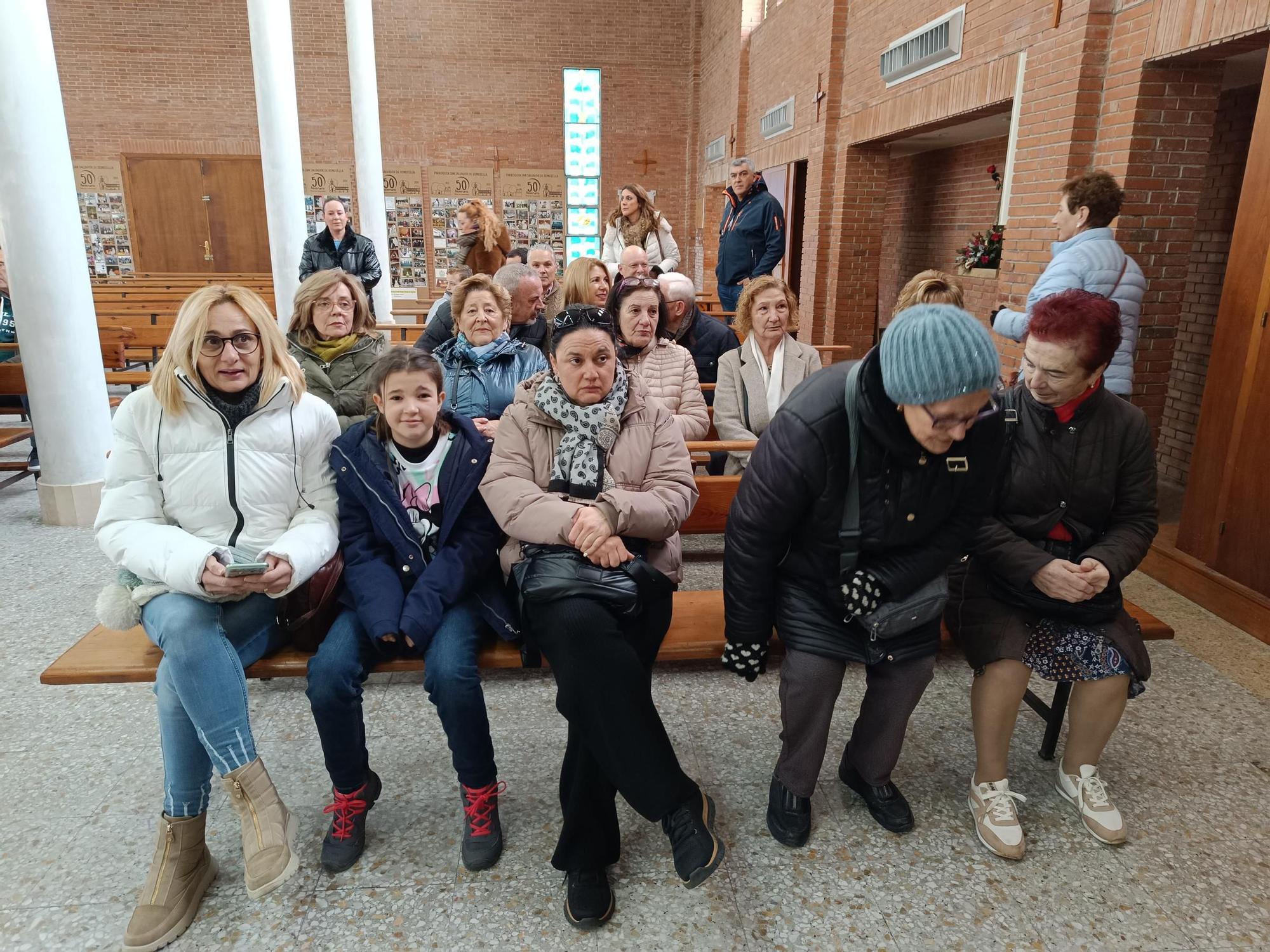 Más de 150 vecinos de Posada de Llanera marchan por la solidaridad