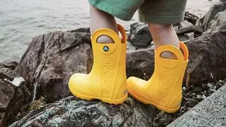 Las botas de agua Crocs para niños que arrasan en Amazon, cuestan 20 euros