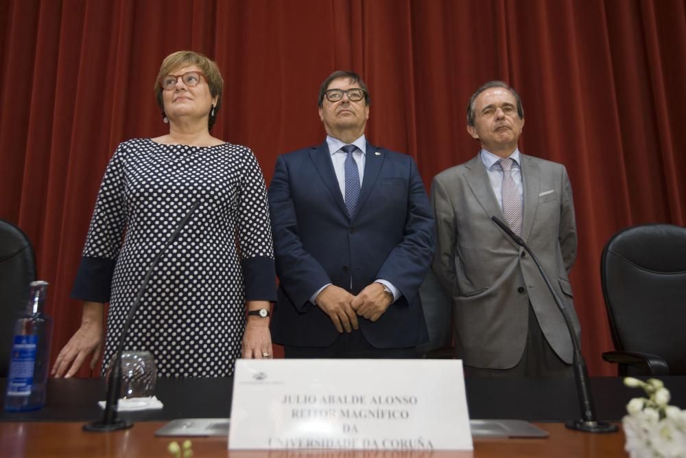 Al acto ha acudido la secretaria de Estado de Universidades, Investigación, Desarrollo e Innovación, Ángeles María Heras, quien deja la puerta abierta a una reforma de la universidad pública.