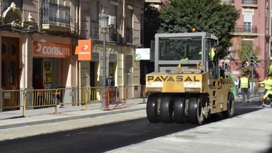 Las máquinas pavimentadoras ocuparon la vía desde primera hora de la mañana.