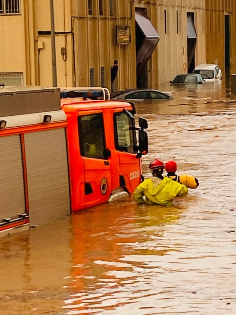 Efectos de la tromba de agua en el polígono de Beniparell