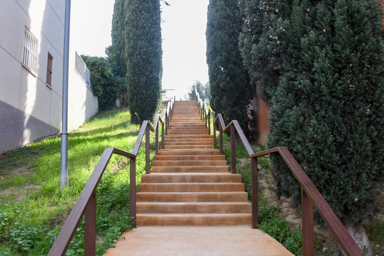 Uno de los dos tramos de escaleras que se han intervenido