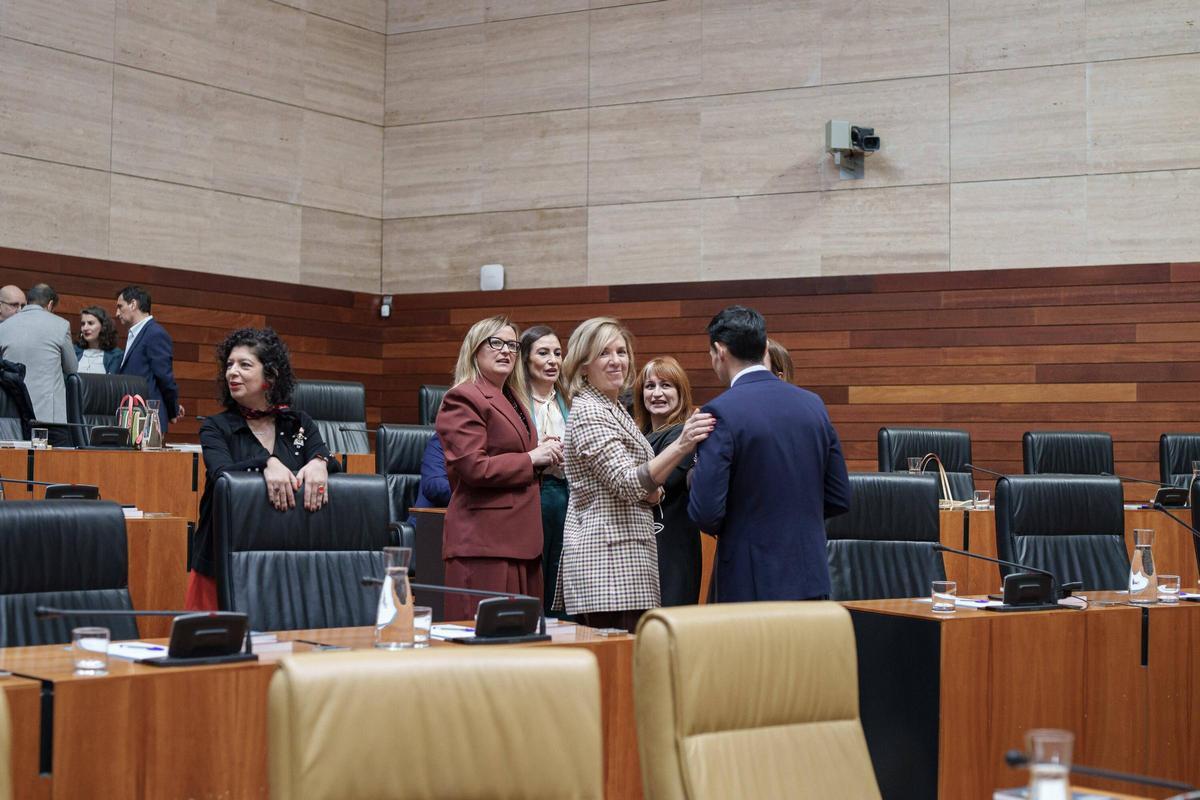 Diputados del Grupo Parlamentario Socialista durante la sesión constitutiva de la Asamblea de Extremadura.