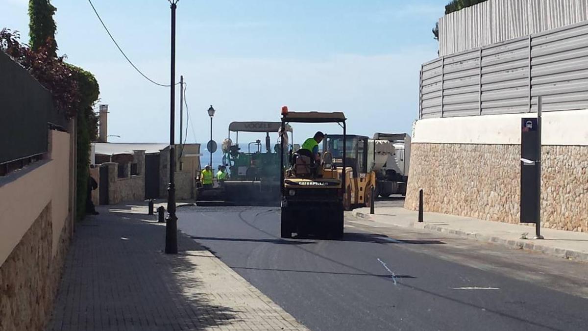Imagen de las obras de asfaltado en el Paseo de Illetes.